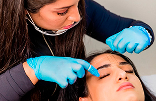 Manutenção de sobrancelhas, manicure e pedicure